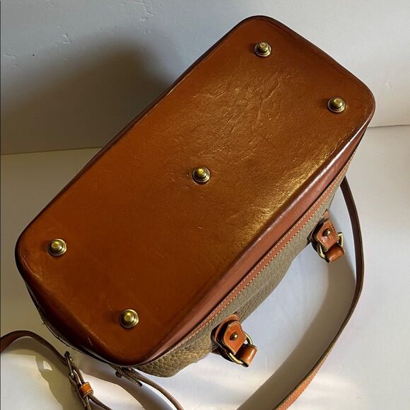 Vintage Dooney & Bourke leather doctor satchel bag w/key, charm & dustbag - Picture 12 of 16